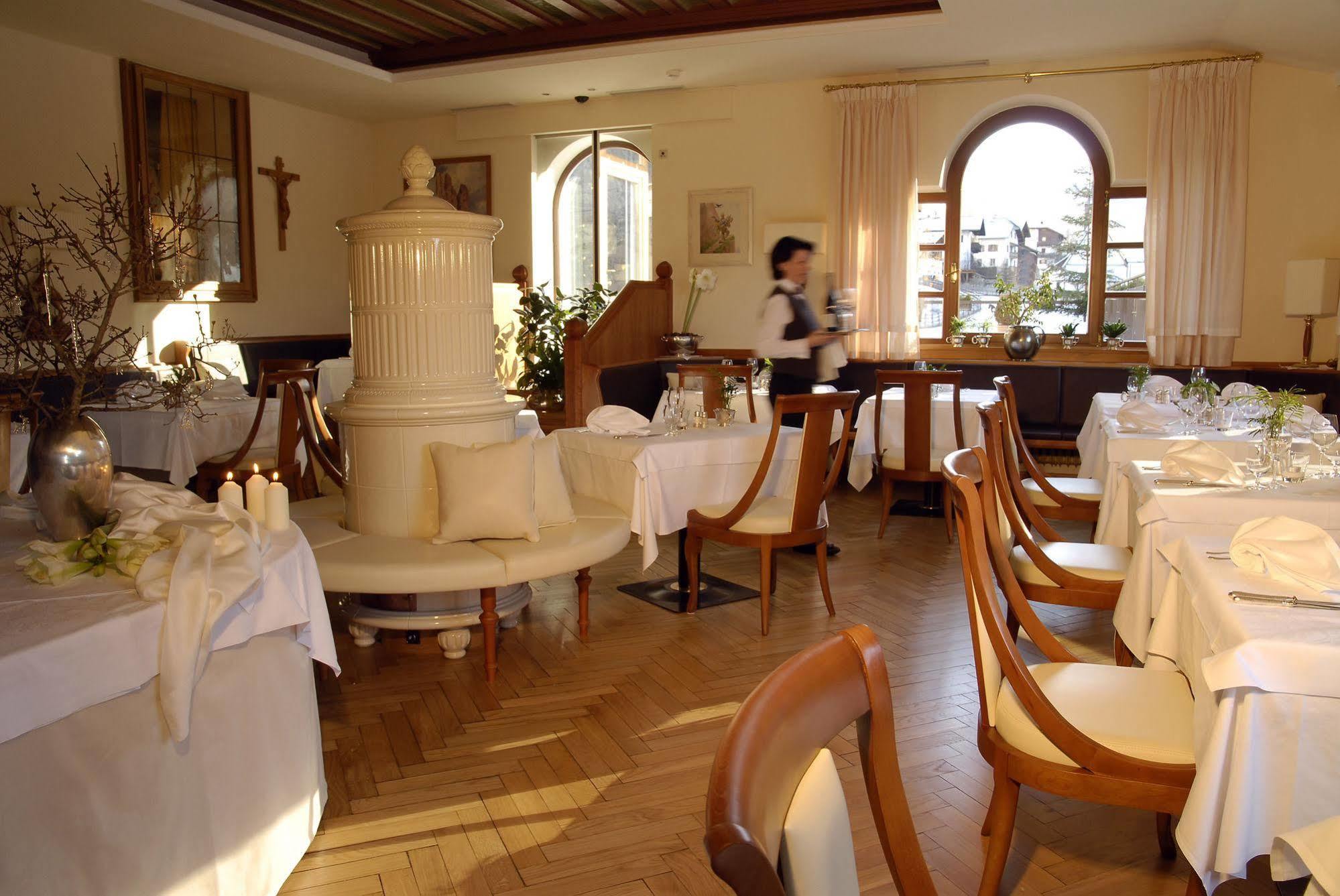 Romantik Hotel Post Welschnofen Restaurant foto